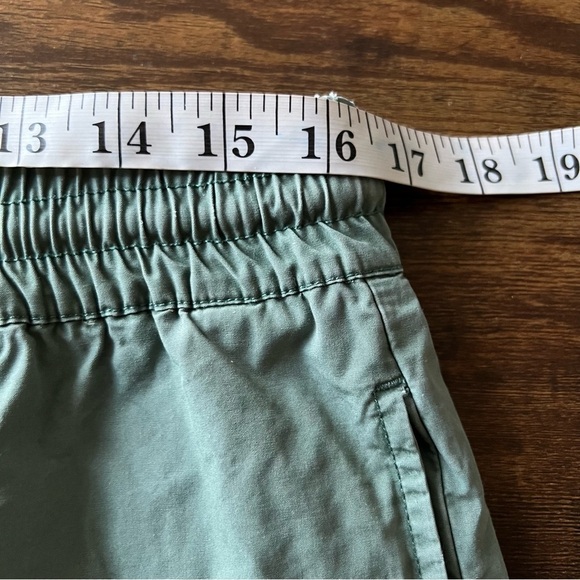 ARITZIA TNA Bel Air Oversized Pant in Dark Spruce Green Size Large Lightweight - Picture 11 of 15